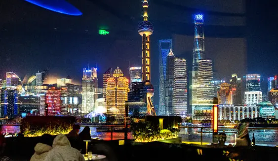 中成智谷创意园老铁轨夜景摄影：成套火车站旧址周末灵魂社交摄影指南推荐清单